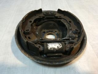 Запчасть щиток тормозного механизма задний правый Renault Sandero 2012