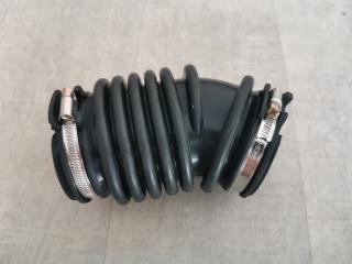 Запчасть патрубок воздушного фильтра Volvo S40 2012