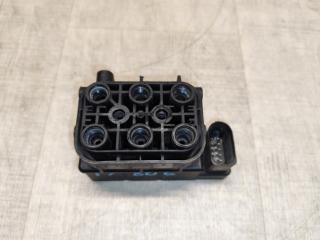 Запчасть блок клапанов пневмоподвески Volkswagen Touareg NF