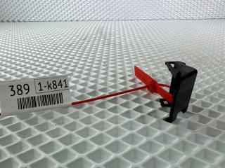 Фото запчасти крепление камеры заднего вида Jaguar XF 2014 контрактная запчасть Запчасть крепление камеры заднего вида Jaguar XF 2014