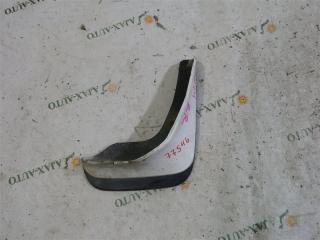 Брызговик задний правый NISSAN BLUEBIRD