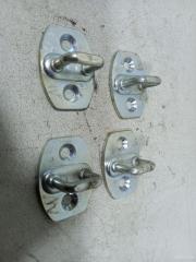 Запчасть фиксатор замка двери Toyota Avensis 2011-2015