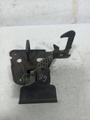 Фото запчасти крюк капота Audi A6 C6 2008 контрактная запчасть Запчасть крюк капота Audi A6 C6 2008