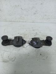 Запчасть петля замка капота Mercedes-Benz C-class 2000-2004