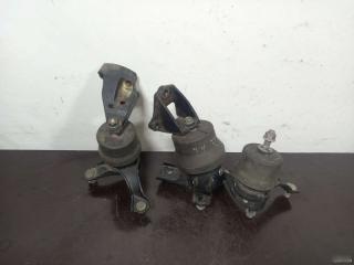 Запчасть опора двигателя Toyota 2011-2014