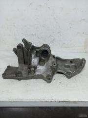 Фото запчасти кронштейн генератора Audi A4 1994-1999 контрактная запчасть Запчасть кронштейн генератора Audi A4 1994-1999