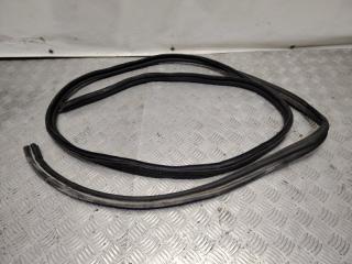 Запчасть уплотнитель крышки багажника Dacia Logan 2007