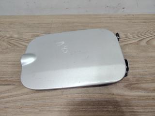 Фото запчасти лючок топливного бака Dacia Logan 2006 контрактная запчасть Запчасть лючок топливного бака Dacia Logan 2006