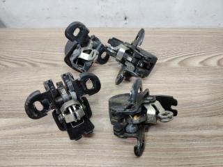 Фото запчасти петля двери багажника задняя Dacia Logan 2006 контрактная запчасть Запчасть петля двери багажника задняя Dacia Logan 2006