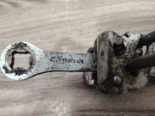 Ограничитель двери передний правый Opel Omega B 25 Z22XE