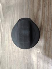 Фото запчасти крышка топливного бака Volkswagen Golf 4 2000 контрактная запчасть Запчасть крышка топливного бака Volkswagen Golf 4 2000