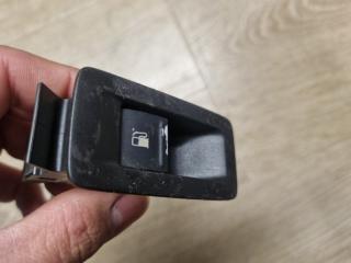Запчасть кнопка управления люком бензобака Volkswagen Touran 2005