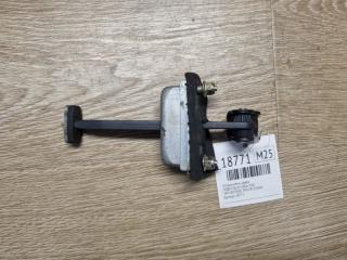 Фото запчасти ограничитель двери FORD FOCUS 2007 контрактная запчасть Запчасть ограничитель двери FORD FOCUS 2007