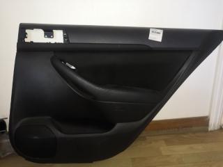 Обшивка дверей задняя правая Toyota Avensis 2006