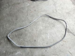 Уплотнитель двери передний правый TOYOTA MARK II Б/У Уплотнитель двери передний правый TOYOTA MARK II