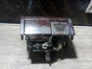 Консоль магнитофона TOYOTA CROWN MAJESTA 1995