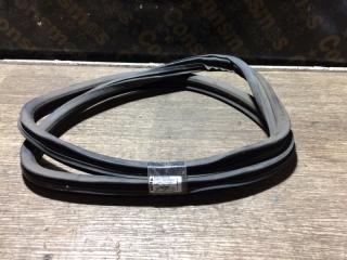 Уплотнитель стекла задний правый TOYOTA LITE ACE NOAH