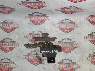 Крепление запасного колеса заднее NISSAN ATLAS 1992