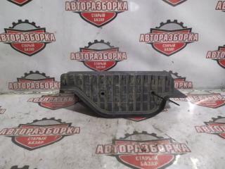 Запчасть подножка передняя левая NISSAN CARAVAN