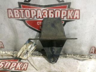 Отбойник задний TOYOTA HIACE