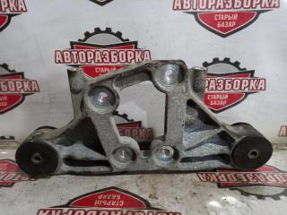 Крепление переднего редуктора TOYOTA NOAH 2004