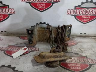 Крепление запасного колеса заднее NISSAN ATLAS 1991