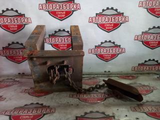 Крепление запасного колеса переднее NISSAN ATLAS 1983