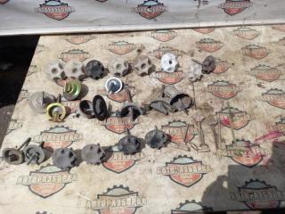 Болт крепления запаски Б/У Болт крепления запаски