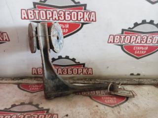 Крепление переднего редуктора правое TOYOTA LITE ACE NOAH