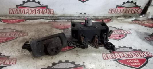 Крепление запасного колеса заднее NISSAN ATLAS 1992