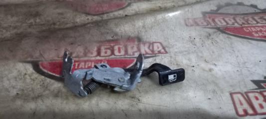 РУЧКА ОТКРЫВАНИЯ БЕНЗОБАКА TOYOTA ISIS 2004