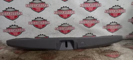 Накладка замка багажника TOYOTA ISIS 2004