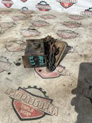 Крепление запасного колеса NISSAN ATLAS 1987