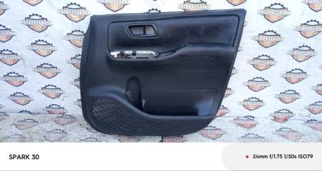 Обшивка дверей передняя правая TOYOTA VOXY 2021