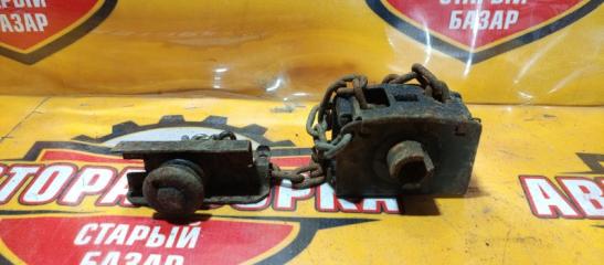 Крепление запасного колеса TOYOTA HIACE 1987