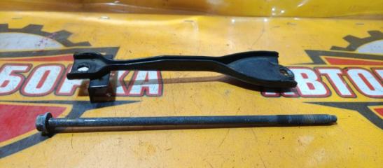 Запчасть крепление аккумулятора ISUZU MU 1998