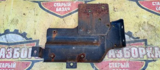 Крепление брызговика ISUZU ELF 1996