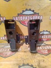 Крепление кабины NISSAN ATLAS 1992