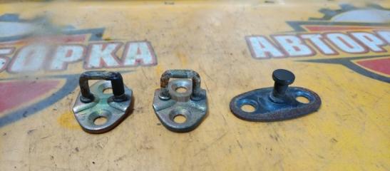 Петля замка двери SUZUKI JIMNY 1992 контрактная Петля замка двери SUZUKI JIMNY 1992