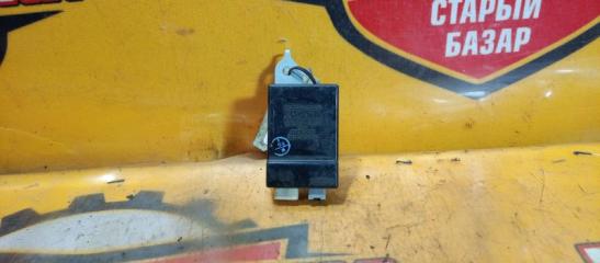 Блок управления дверьми TOYOTA CROWN 2004