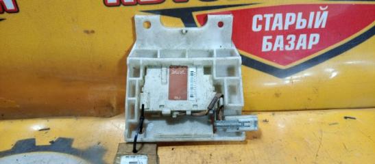 Блок управления дверьми TOYOTA CROWN 2004