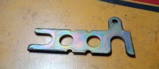 Запчасть пластина регулировочная ISUZU ELF 1998