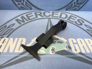 Крюк капота Mercedes-Benz S-Class