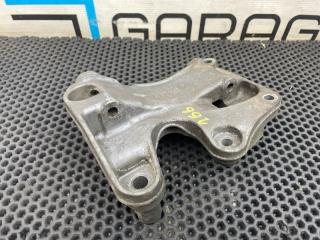 Кронштейн двигателя правый Audi Q7