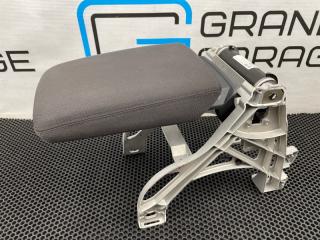 Подлокотник Audi A4 2016 контрактная Подлокотник Audi A4 2016