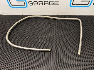 Уплотнитель двери передний левый Mitsubishi Pajero 2002