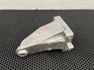 Кронштейн двигателя правый Mercedes-Benz C-Class 2012