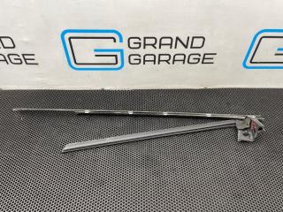 Уплотнитель стекла передний левый Mercedes-Benz CLS-Class 2006