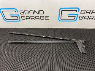 Уплотнитель стекла задний правый Mercedes-Benz CLS-Class 2006