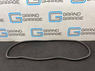 Уплотнитель на дверь передний Jeep Grand Cherokee 2012
